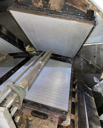 Overhaul Térmico de Planchas — Ajuste, rectificado y lubricación a alta temperatura.